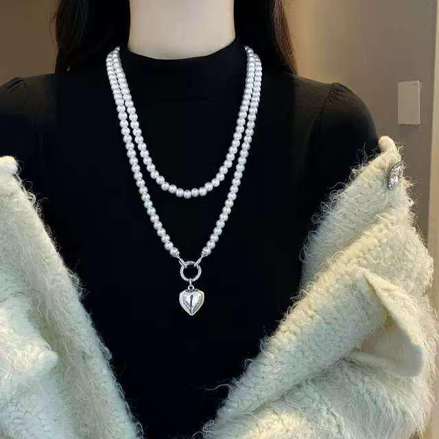 Elegante lange Perlenkette für Damen: Modische, vielseitige, mehrlagige Pulloverkette mit hochwertigem Anhänger für einen schicken und trendigen Look.