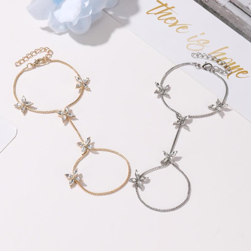 Small Fresh Bracelet Sweet Horse Eye Zircon Finger Bracelet Temperament Four Leaf Flower Bracelet KTJ