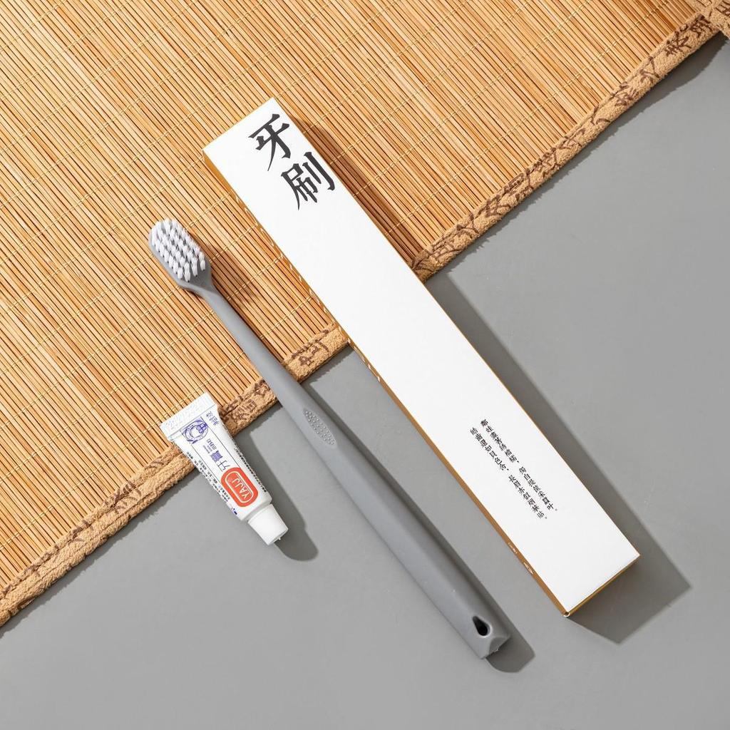 "Special Hotel Toiletries Set: Comb, Disposable Toothbrush with Toothpaste, Soft Bristles, Ideal for Homestays"