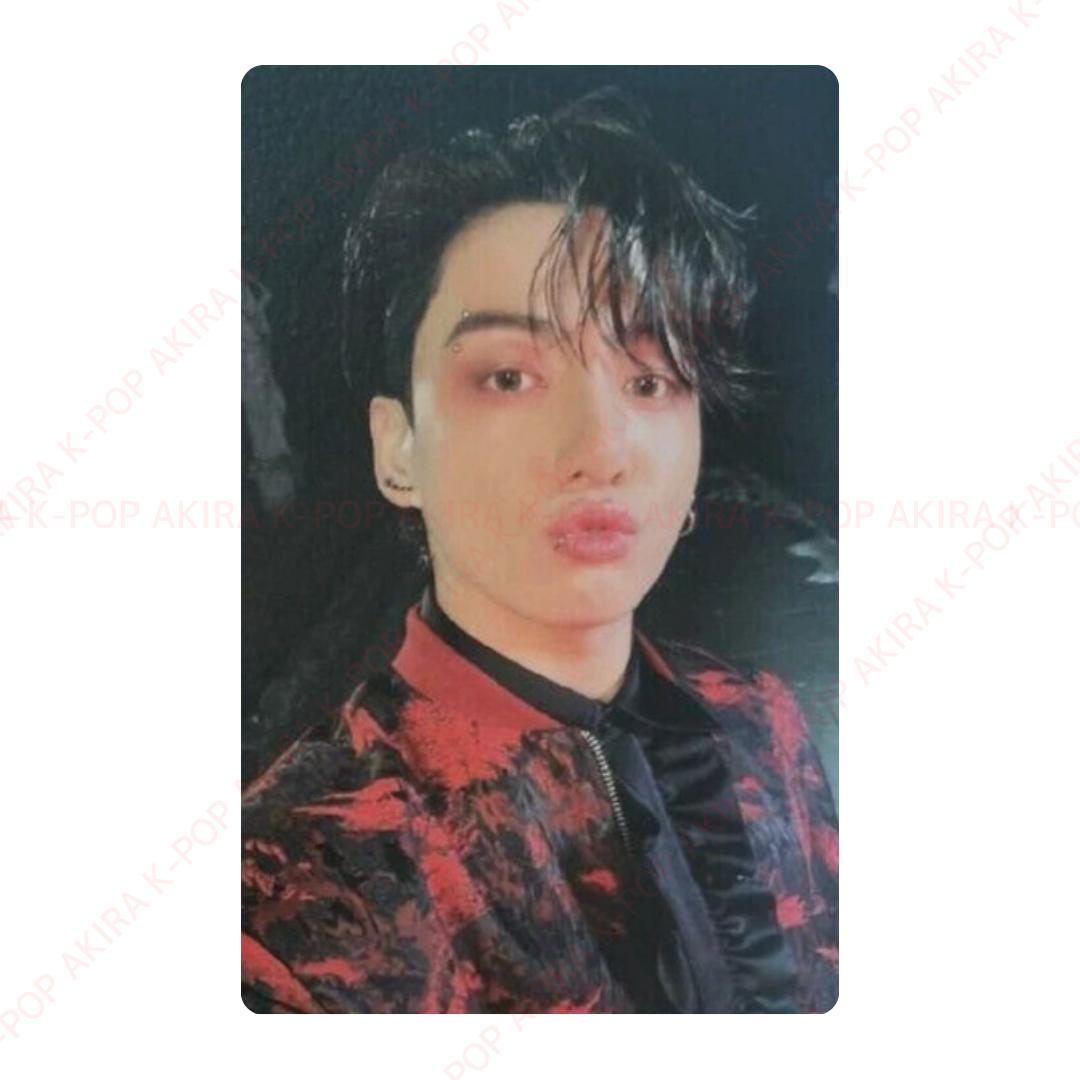 

Спеціальний 8-й фото-фоліо BTS Я, Я сам і ЧОНГУК Час ОФІЦІЙНА ФОТОКАРТКА B