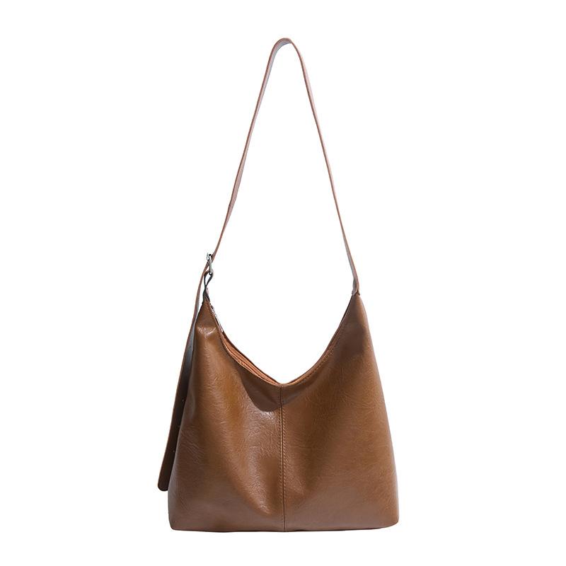 Large Capacity Retro Simple Tote Bag Women's Fashion New Soft Leather Shoulder Bag Solid Color Versatile Commuter Armpit Bag