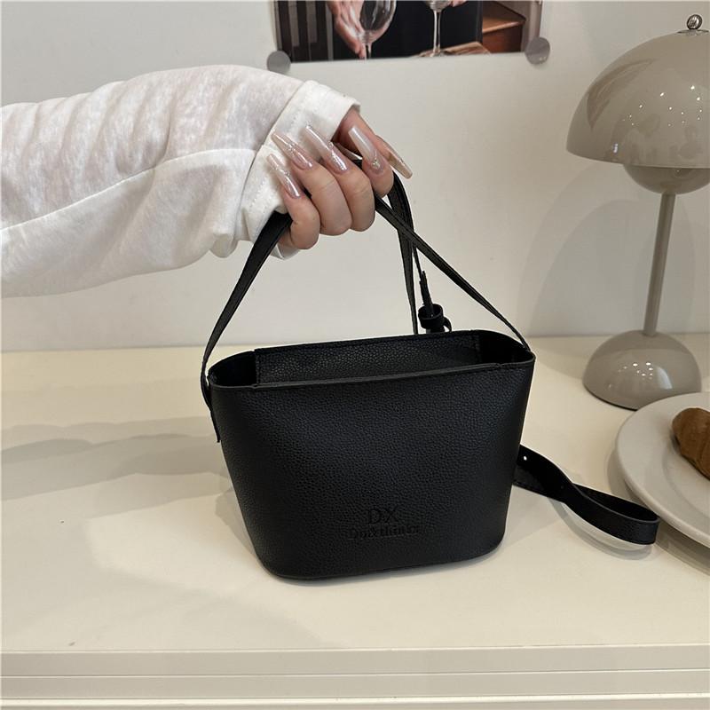Foreign Style 2025 Summer New Foreign Style Women's Personalized Shoulder Messenger Bag Fashion Trend Casual Simple Bucket Bag