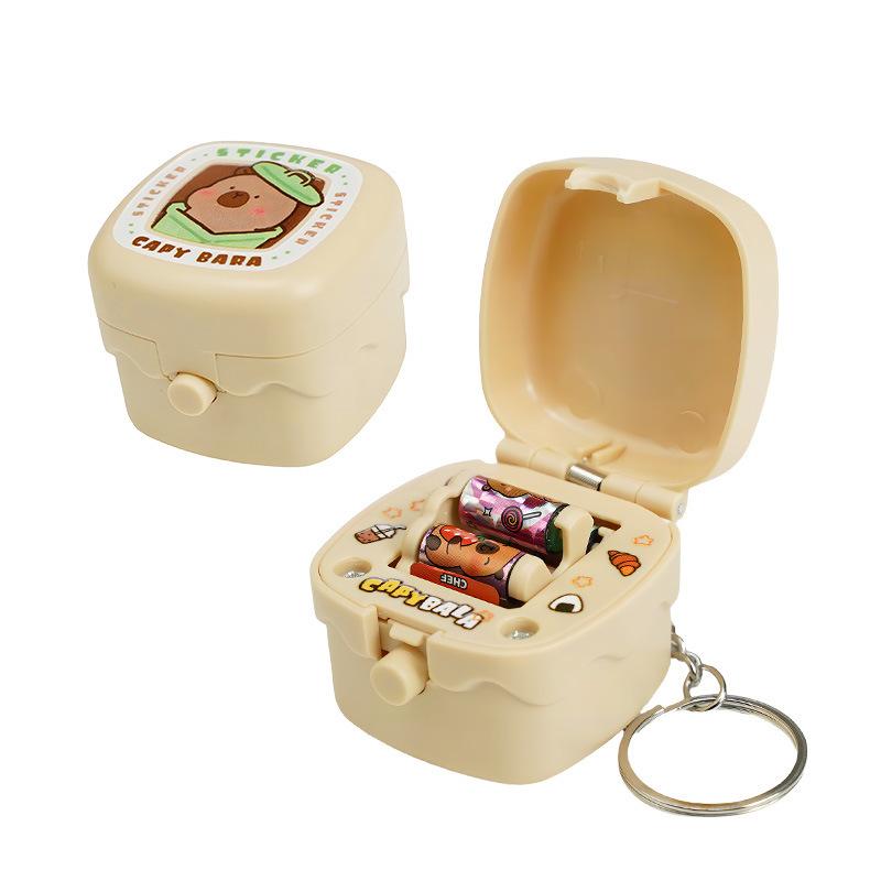 Mini Macchina Creativa per Adesivi Scatola Sorpresa Giocattoli Decompressione Portachiavi Divertente Macchina Rotante per Adesivi Ciondolo Zaino Regalo Ragazza