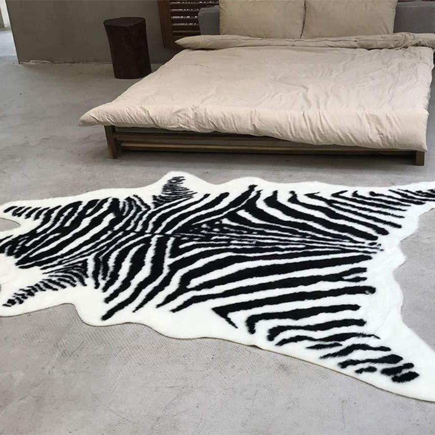 Faux Cashmere Bedside Rug: Animal Design, Stain-Resistant, Easy-to-Clean Bedroom Carpet
