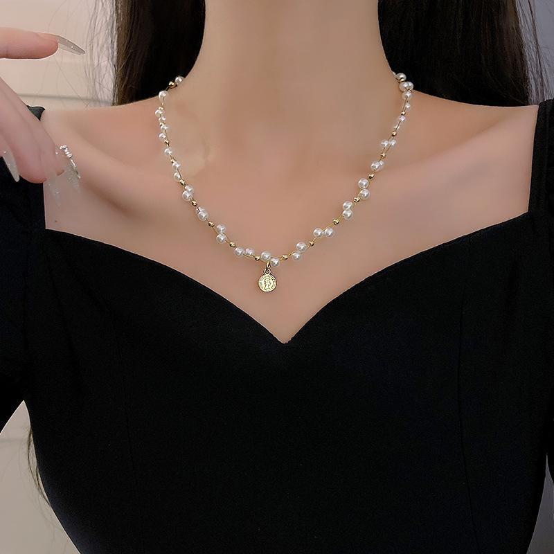 Douyin Inspired Elegant Zircon Clavicle Necklace for Women - Light Luxury, Versatile, and Stylish