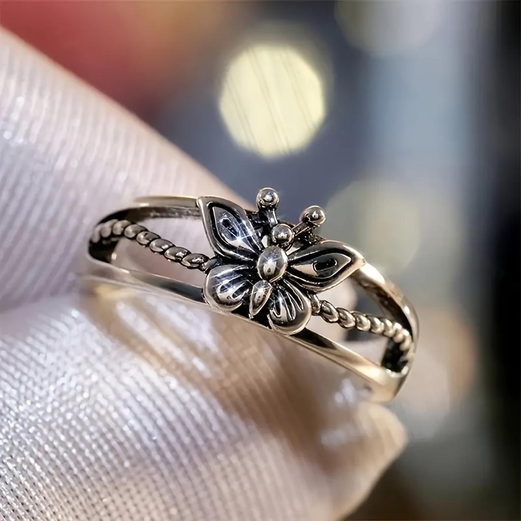 1pc Retro Hollow-Out Butterfly Party Ring for Women, Stylish Birthday Gift
