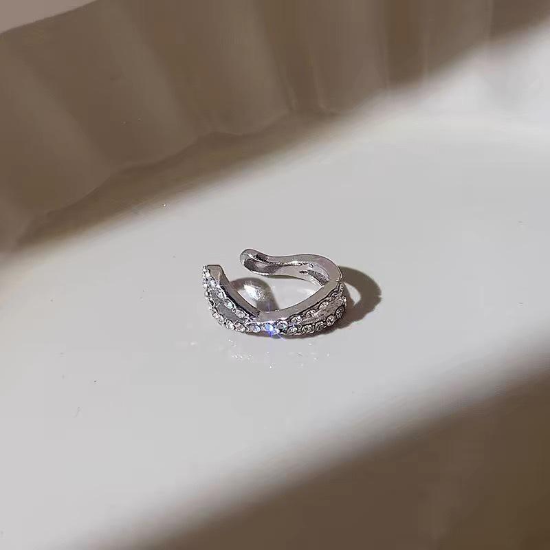 Wysokiej klasy srebrne minimalistyczne nausznice w kształcie serca: Modne kolczyki bez przekłuwania dla kobiet