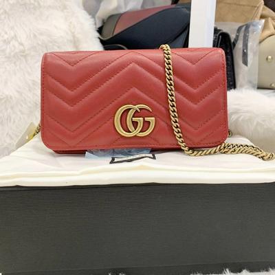 [Pre-Owned] GG Marmont Red Leather Quilted Wave Crossbody Bag With Gold Hardware And Detachable Shoulder Strap - Excellent #JKCKE1