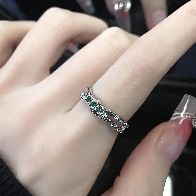 Нишевый дизайн Зеленый бриллиант Циркон Змея Слизерина Придворное женское открытое кольцо Премиальное французское кольцо с личностью Adjustable opening