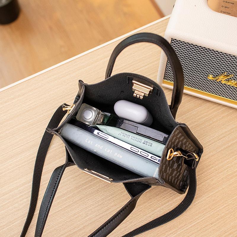 Women's bag, new fashion printed lock, shoulder bag, messenger bag, portable tote bag, one piece.