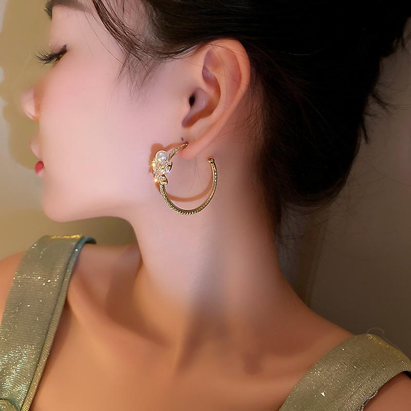 Golden Inlaid Zircon Butterfly Pearl Earrings Personality Fashion Shining Earrings Wedding Jewelry Birthday Gifts