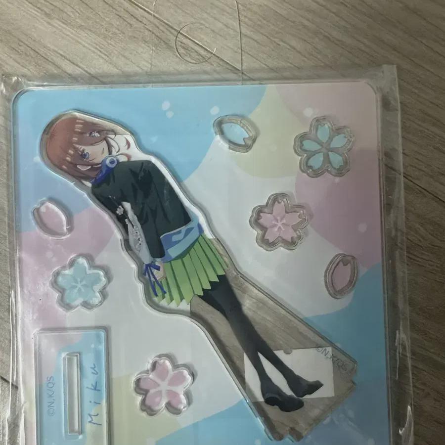 

5 Equal Bridal Miku Acrylic Stand