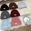 Jednobarevná pletená čepice s krajkovou ozdobou a ochranou uší - Korejský styl pro sladký, jemný vzhled
