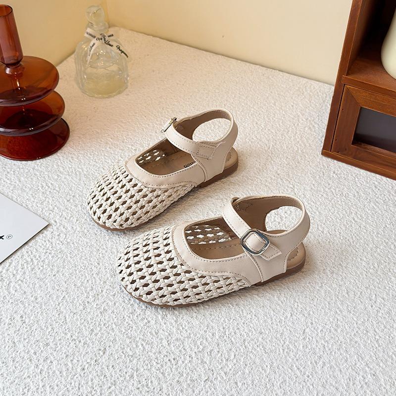 Girls' Summer Sandals, Braided Stylish Soft-Soled Closed-Toe Sandals for Middle-Aged Children, Fashionable Versatile Trendy Shoes for Girls.