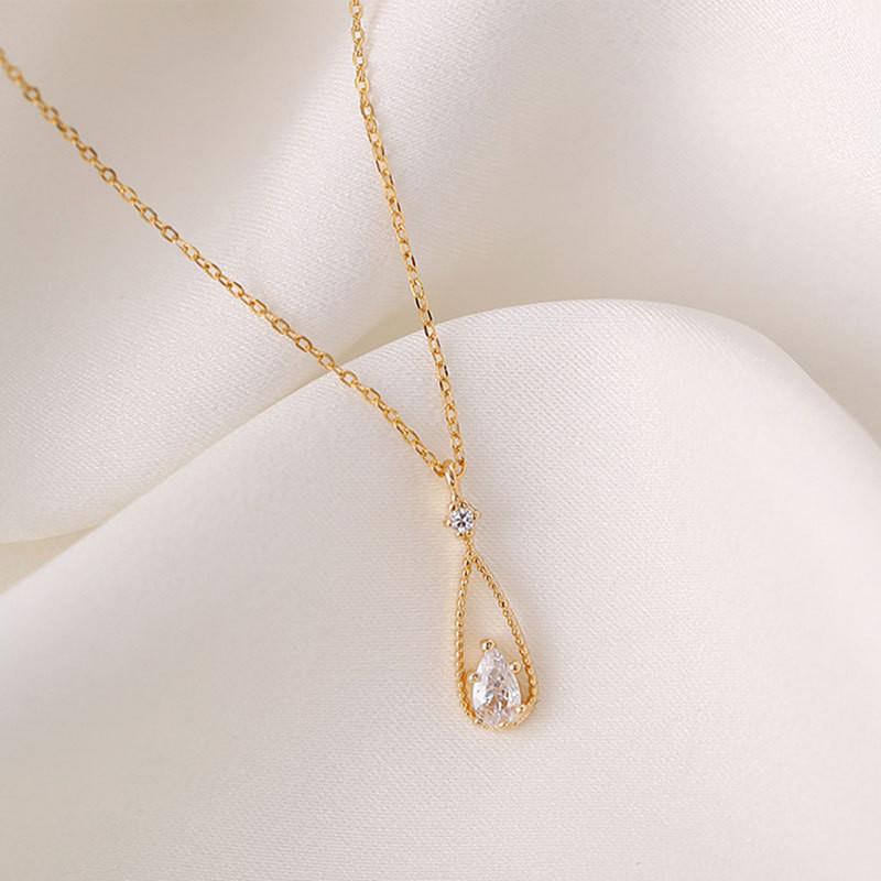 Fashion Exquisite Water Drop Zircon Necklace Female, Simple Temperament Cold Wind Collarbone Chain Neck Chain