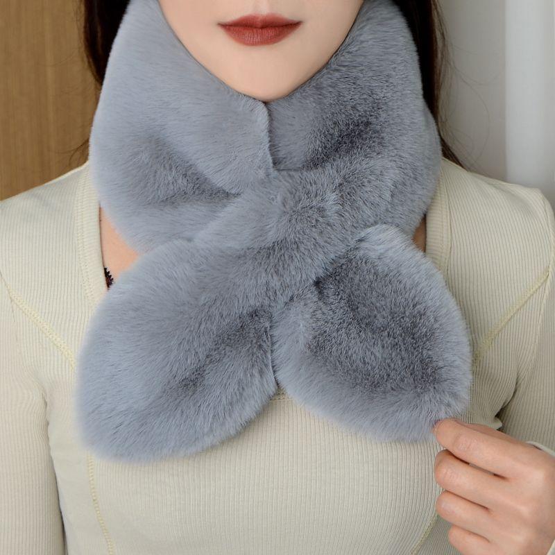 Neck Protector with Warm Leaves and Cute Fur Collar