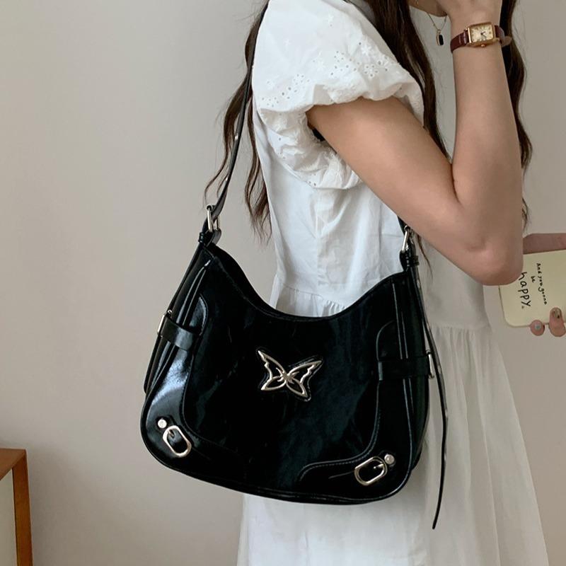 New Butterfly Contrasting Rivet Locomotive Armpit Bag Fashionable Texture Shoulder Messenger Bag