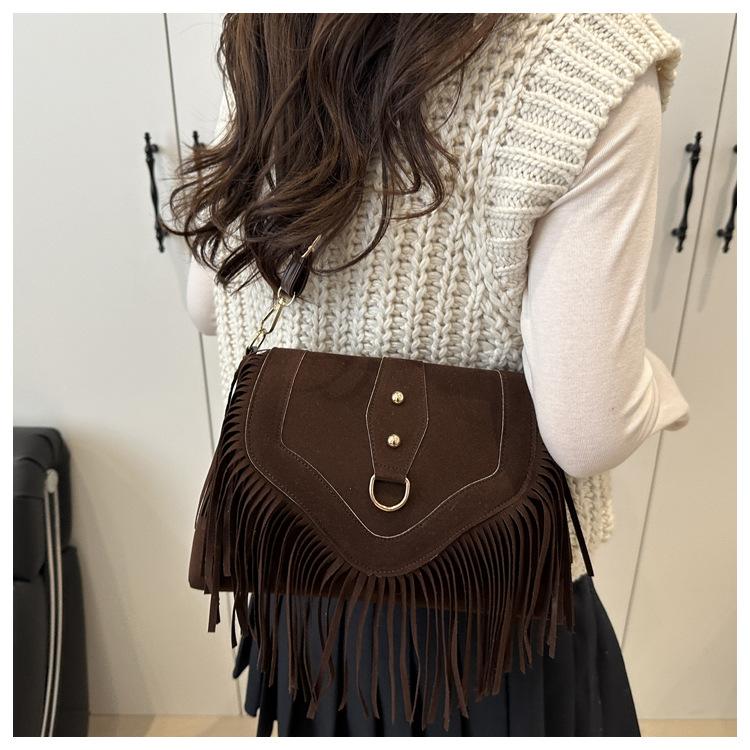 New Retro Suede Faux Leather Saddle Bag for Women Fringe Tassel Crossbody Shoulder Purse Vintage Western Style Handbag