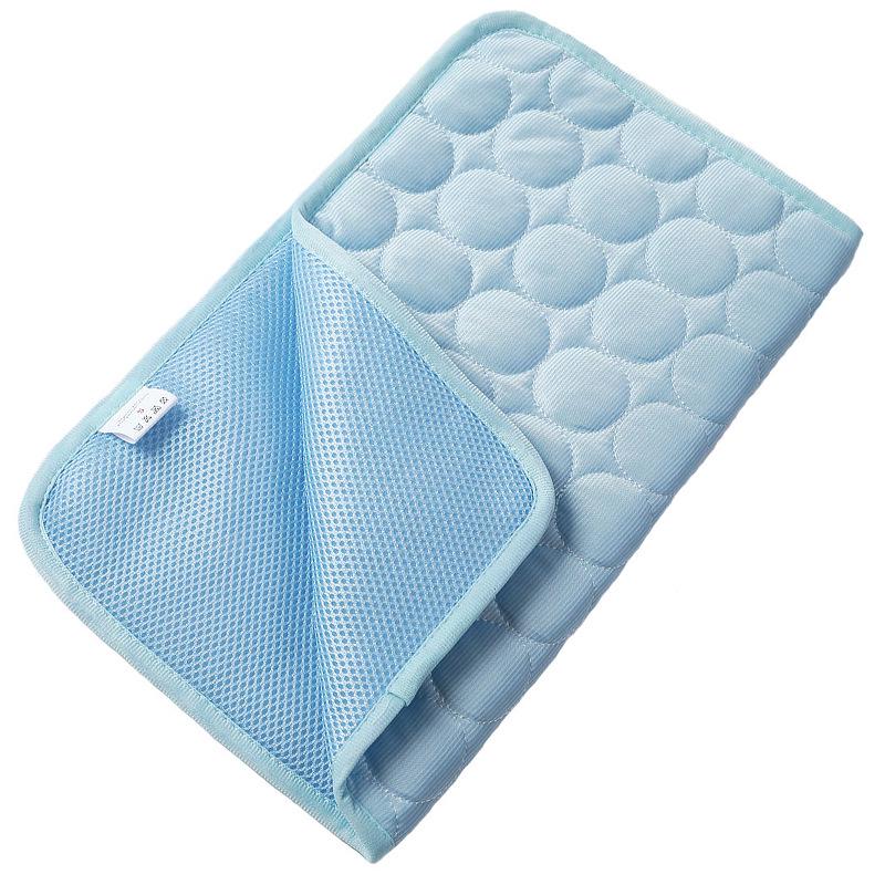 Pet Cooling Mat: Ice Silk Summer Pad for Cats & Dogs - Breathable and Refreshing Sleep Surface