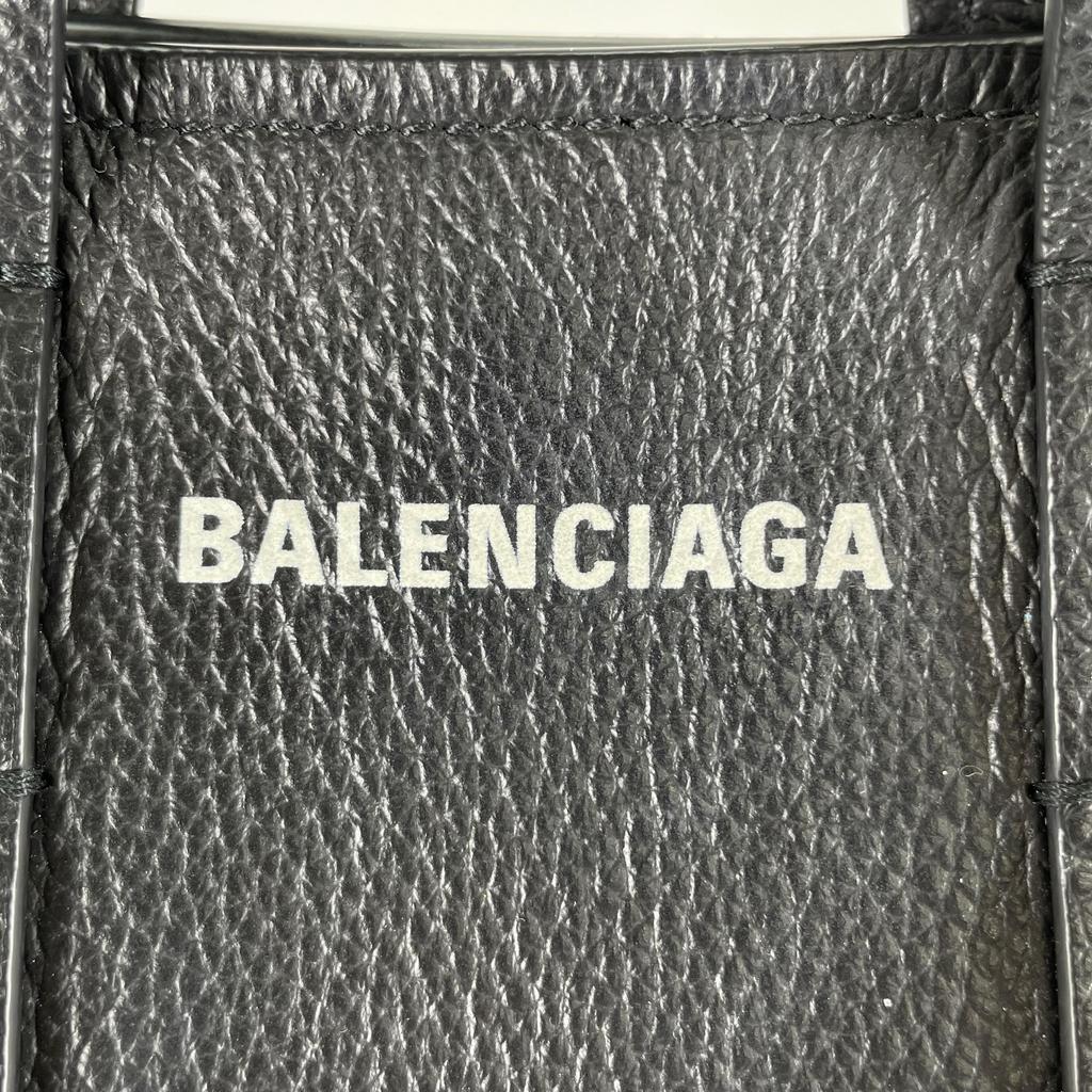 BALENCIAGA / Black / Shoulder Bag / Everyday 2 / Model Number 672793