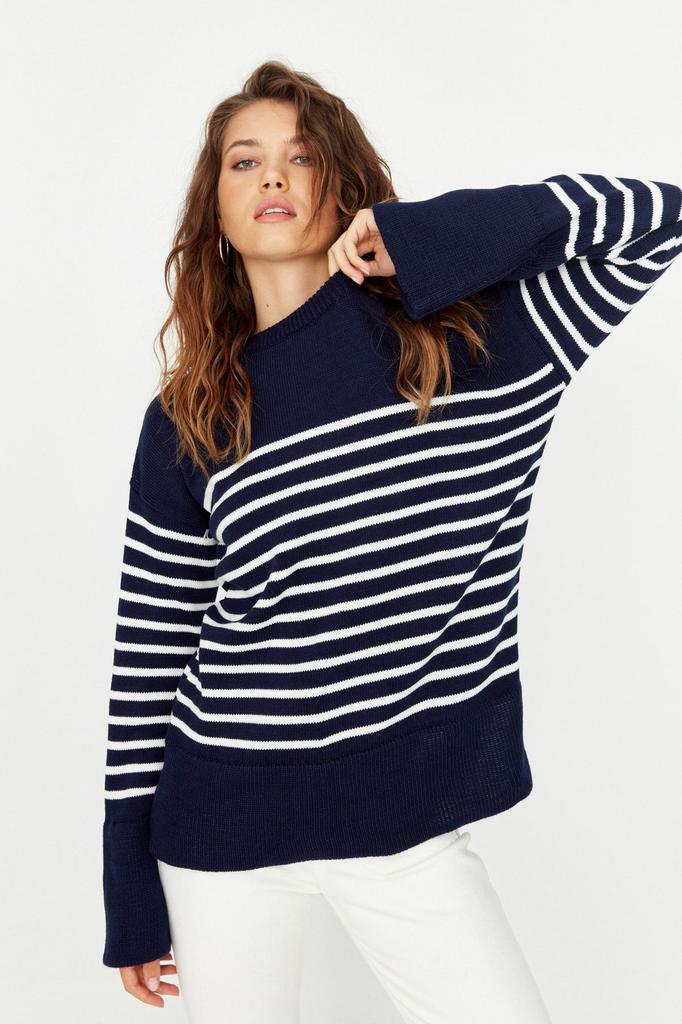 Women's Fashionable Stylish Sweater Black Wide Fit Couple Striped Knitwear Sweater