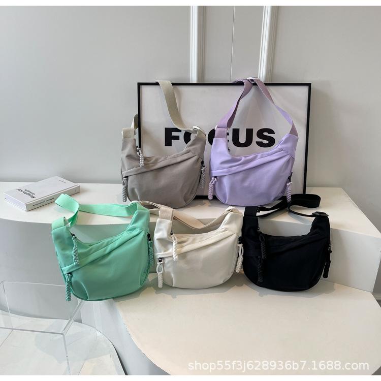 Korean Version of Simple Commuter Small Bag Shoulder Bag Women's 2024 New Casual Dumpling Bag College Student Versatile Messenger Bag