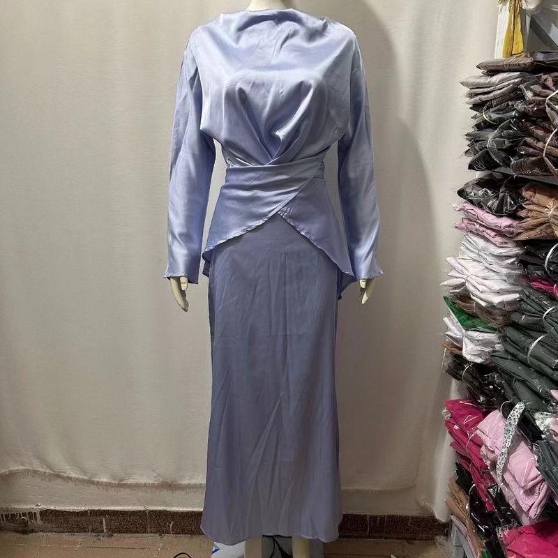 

Модный элегантный костюм с топом с длинными рукавами на завязках и юбкой с высокой талией. Комплект: топ на шнуровке и юбка. Light blue S