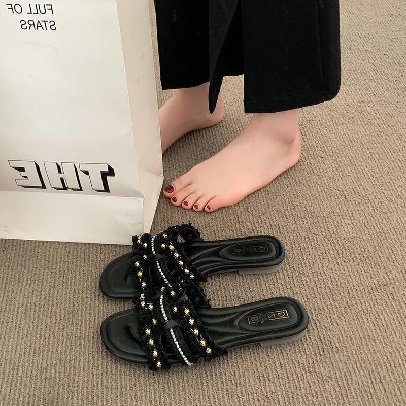 Versatile lightweight flat-bottomed open-toed pearl one-word slippers French small fragrant cool slippers women's summer out 2025 new models