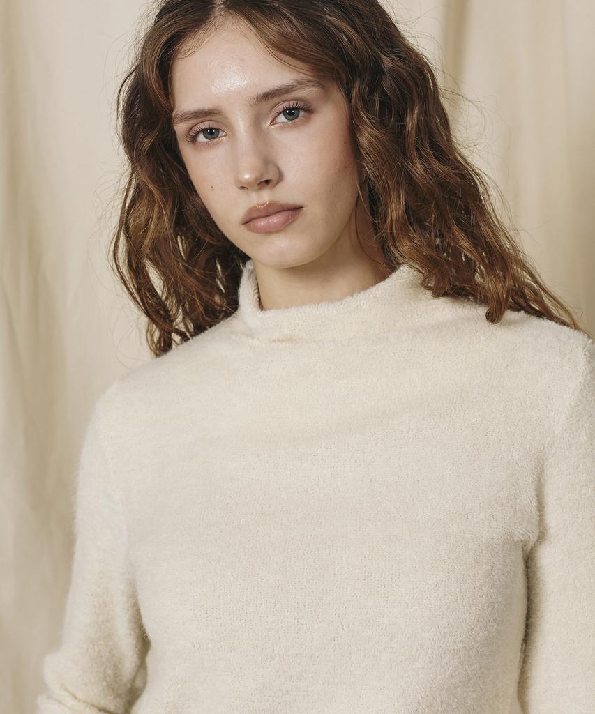 BETWEEN A AND B Shirred Turtleneck Top [Ivory]