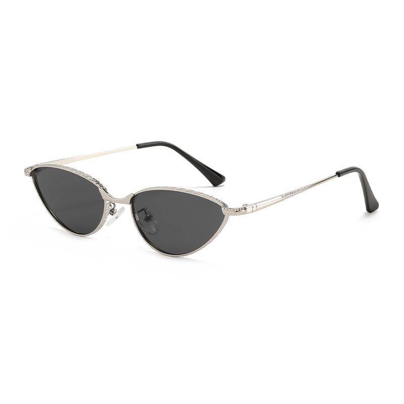 

2025 Fashion Cat Eye Sunglasses Women Classic Travel Stylish Driving Glasses UV400 Oculos De Sol Shades