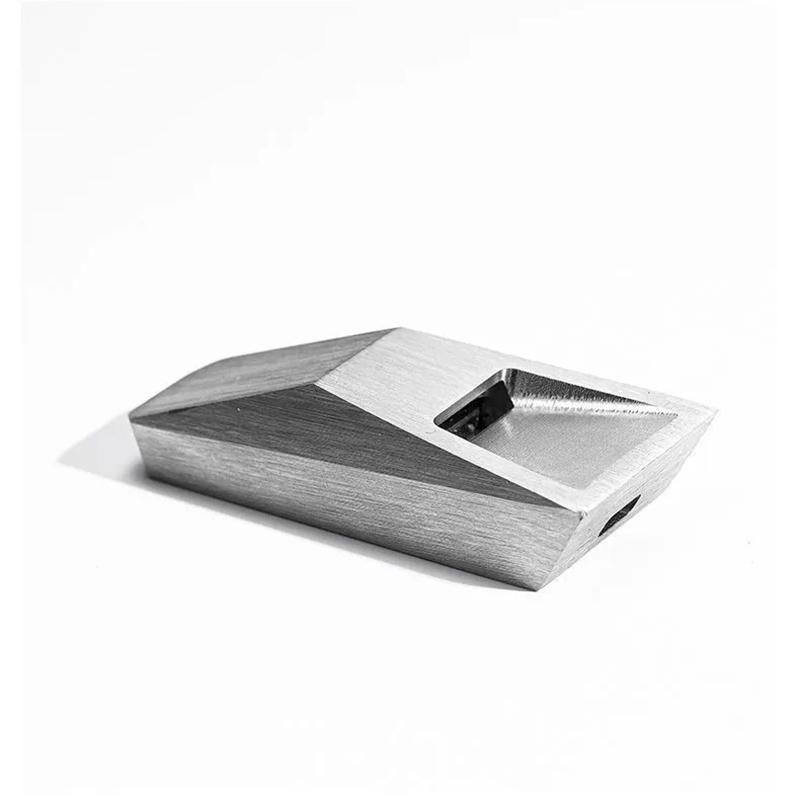 

Портативный спортивный игровой свисток для болельщиков из нержавеющей стали, украшение для автомобиля, украшение для автомобиля, инструмент для выживания на открытом воздухе, подарок в форме Теслы серебряный