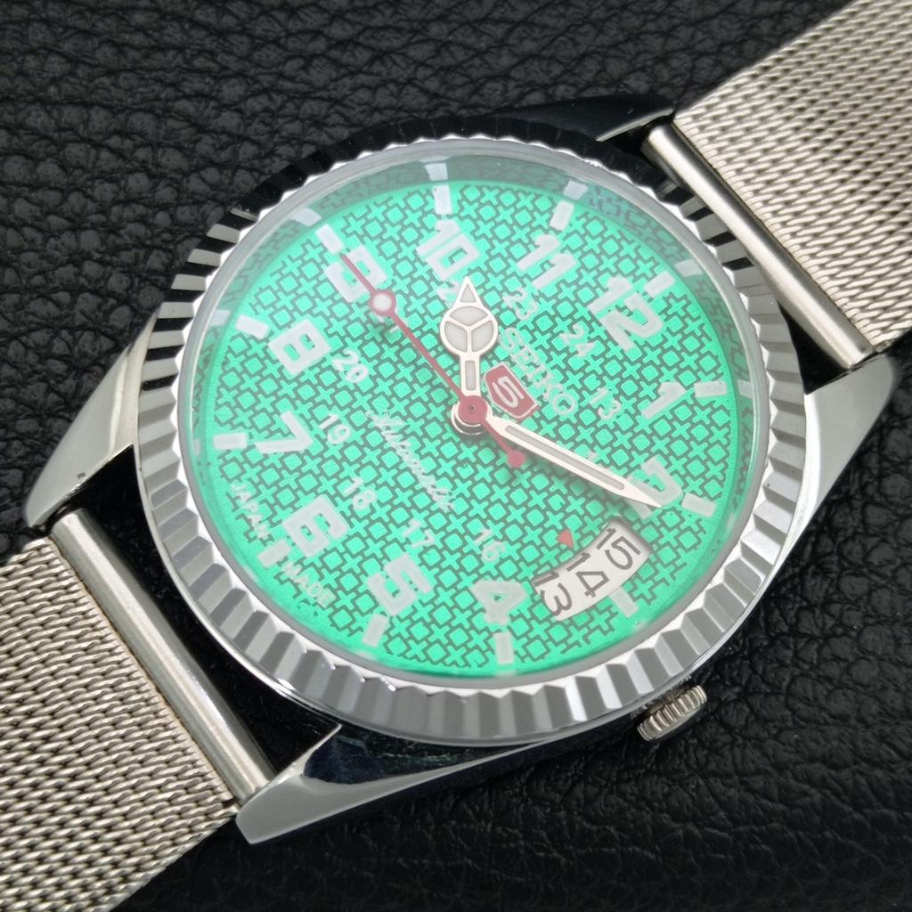 AUTOMATIC VINTAGE REFURBISHED SEIKO 5 JAPAN MENS GREEN DIAL WATCH a443993-1