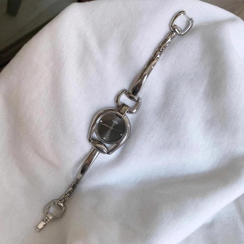 Women's watch retro niche ins fashion metal chain temperament versatile women's quartz bracelet creativity watch