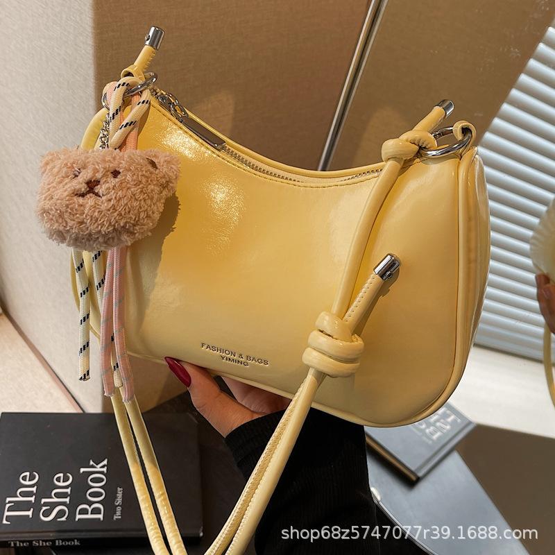 2025 New Underarm Bag Women's High-end Sense Niche Shoulder Bag Foreign Style Messenger Bag Simple Casual Commuter Shoulder Bag