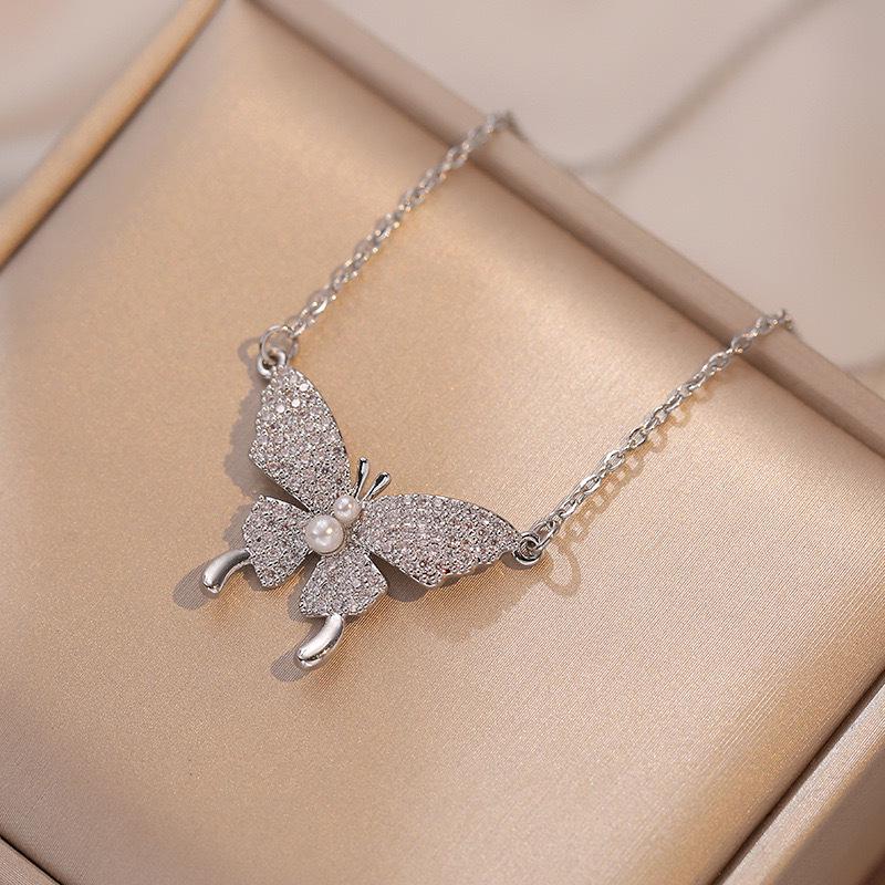 Butterfly Necklace with Color-Retaining Zircon - Fashionable, Versatile Women's Jewelry Accessory.