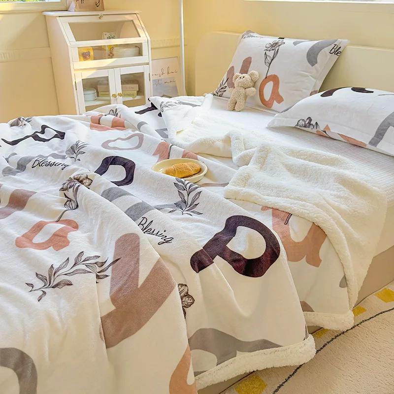 Winter Cartoon Printed Lamb Wool Blanket Thick and Warm Coral Fleece Blanket for Office Napping Fluffy Soft Plush Bedspread