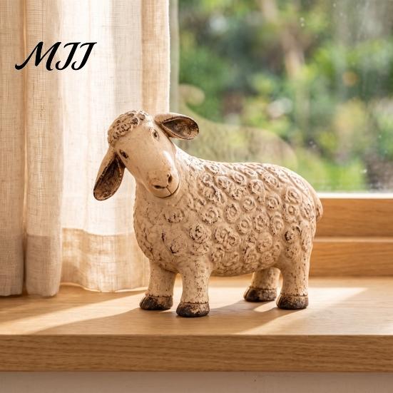 Rustic Home Decor Sheep Figurine, Farmhouse Resin Lamb Statue, Vintage Country Style Tabletop Statues Decor, Cute Sculpture for Living Room