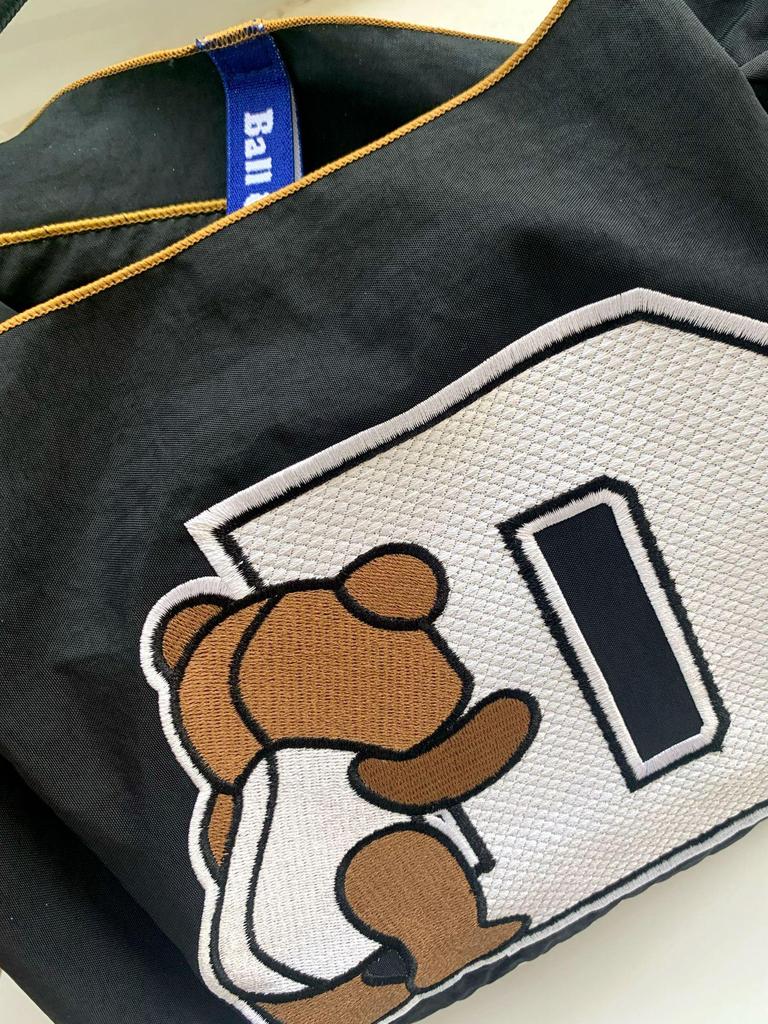 Borsa a Spalla con Orso Ricamato per Skateboard 2023 - Nylon Ecologico con Tracolla Larga