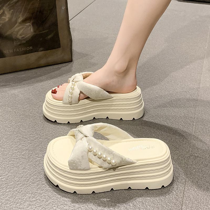 New Chinese-style cross-strapped pearl cool slippers for women's summer wear 2025 new foreign-style thick-soled heightening one-word slippers