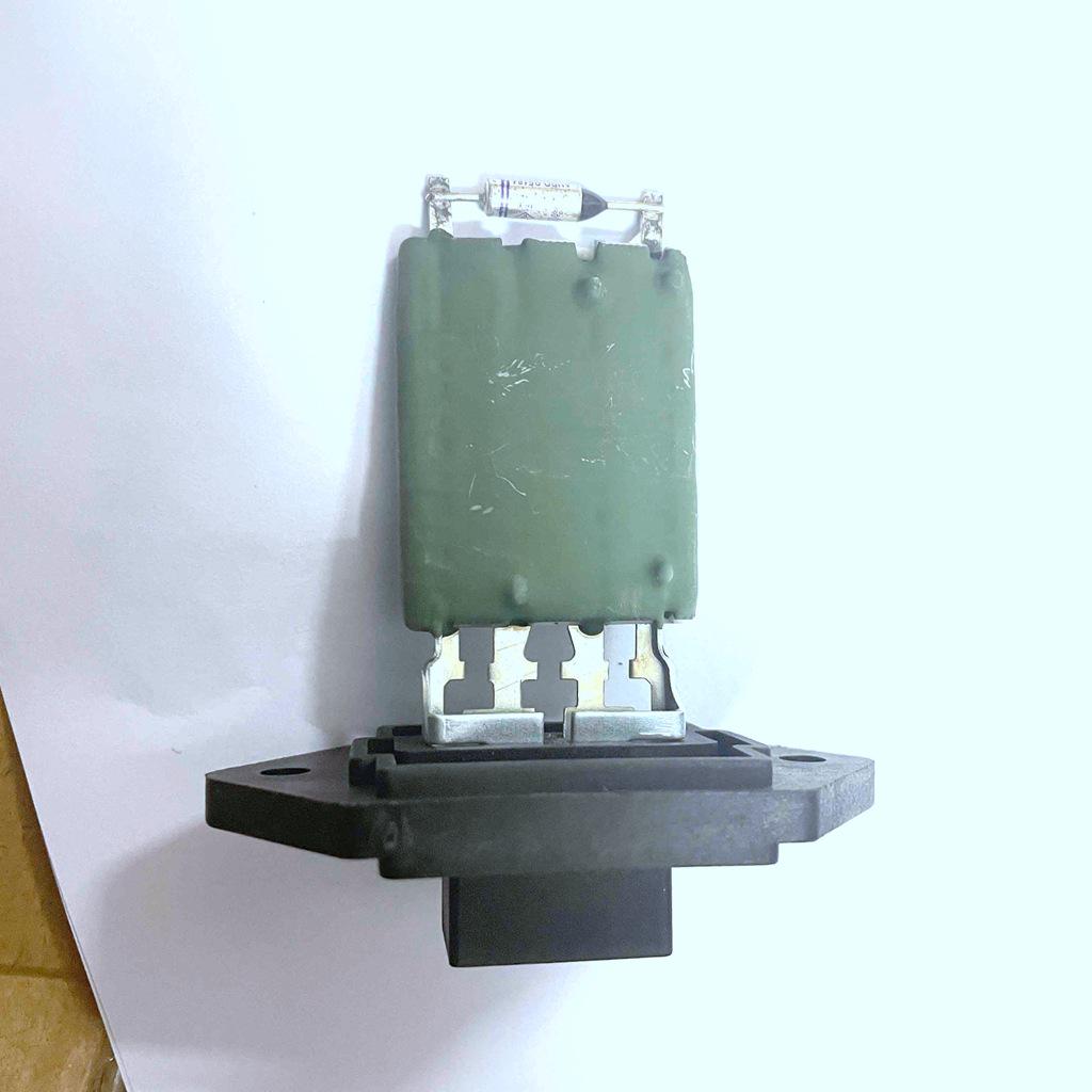 Sinotruk Steyr D7B M5G Heater Fan Resistor for Air Conditioner