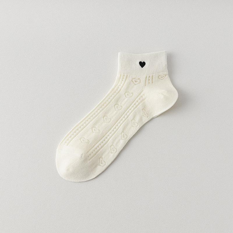Women's Spring and Summer Thin Cotton Socks, Short Socks, Sweat-absorbing and Breathable Boneless Socks, Mesh Heart-shaped Embroidered Socks