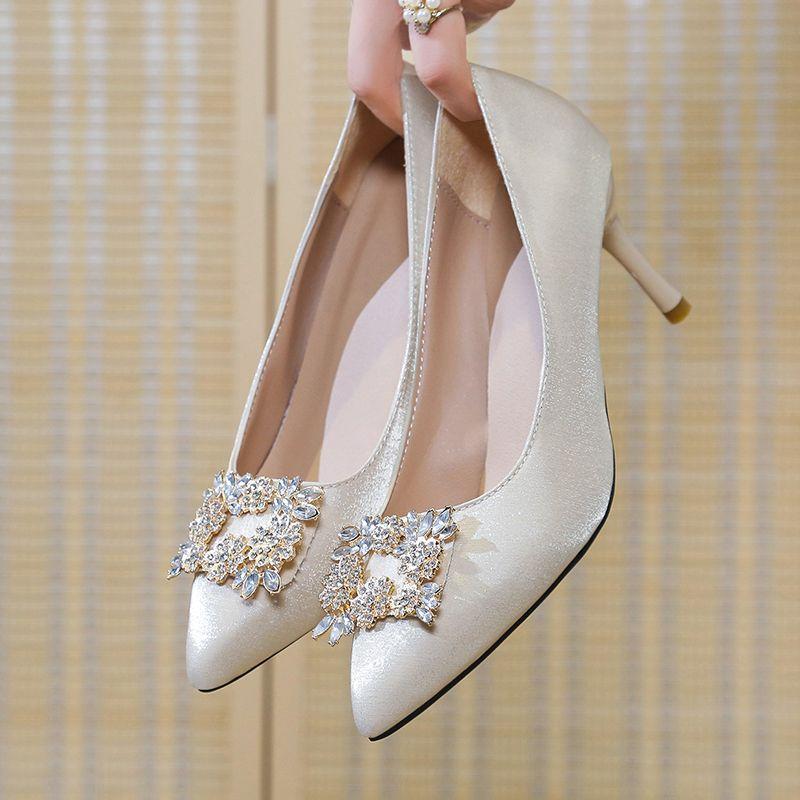 Célébrités d'Internet portent deux chaussures de mode de mariage 2025 nouvelles populaires chaussures pour femmes en satin et strass à bouche peu profonde à talon fin pointu chaussures de demoiselle d'honneur