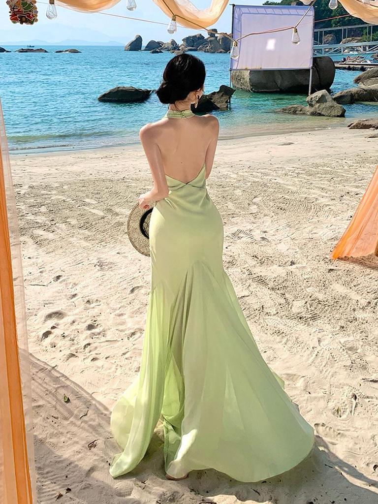 2026 Summer Sexy Slim V-Neck Backless Halter Vacation Dress
