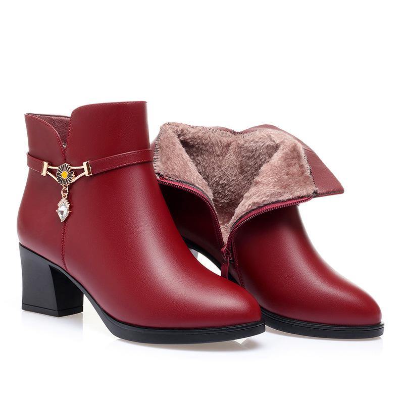 "Women's Mid-Heel Non-Slip Leather Boots - Autumn/Winter Velvet Lined for Middle-Aged & Elderly"