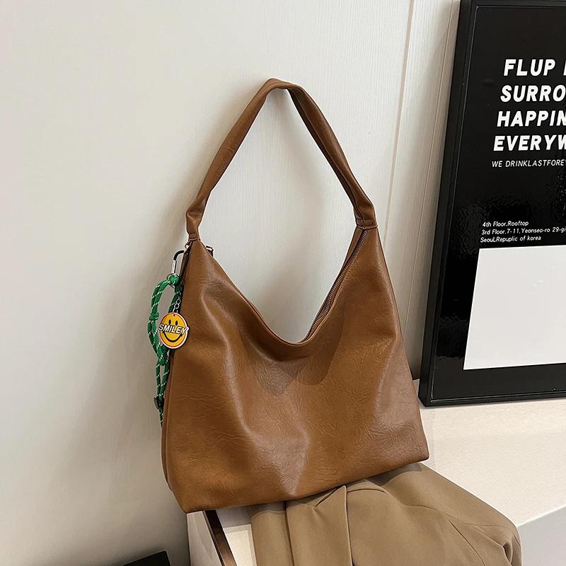 Large Capacity Shoulder Bag for Women  Versatile and Elegant Traveler Bag  Retro and Elegant Style