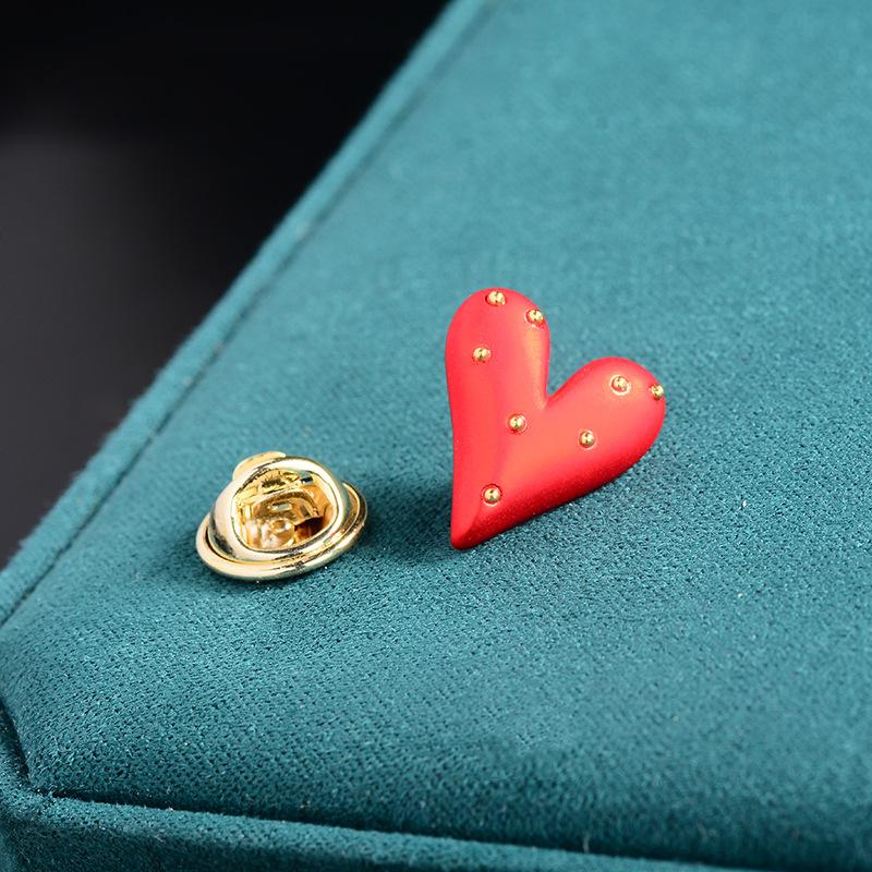 Simple Cute Red Love Heart Brooches For Women Girls Sweet Heart Shape Brooch Lapel Pin Badges Clothes Hat Accessories Gifts