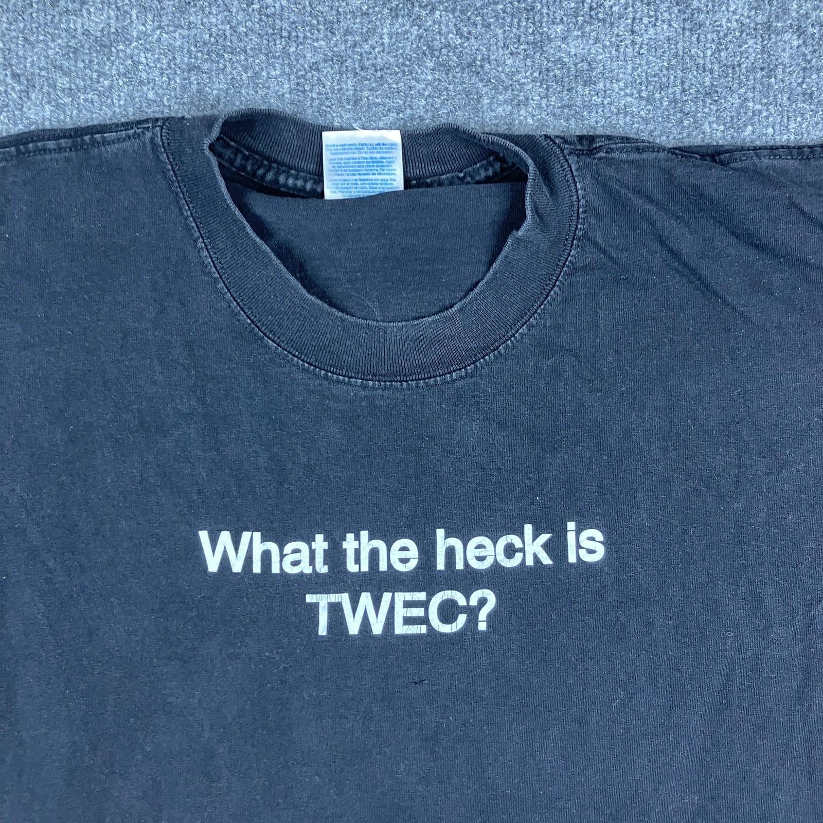 Gildan T-Shirt Mens Size XL Black What the Heck Is TWEC Minimal Graphic Tee S