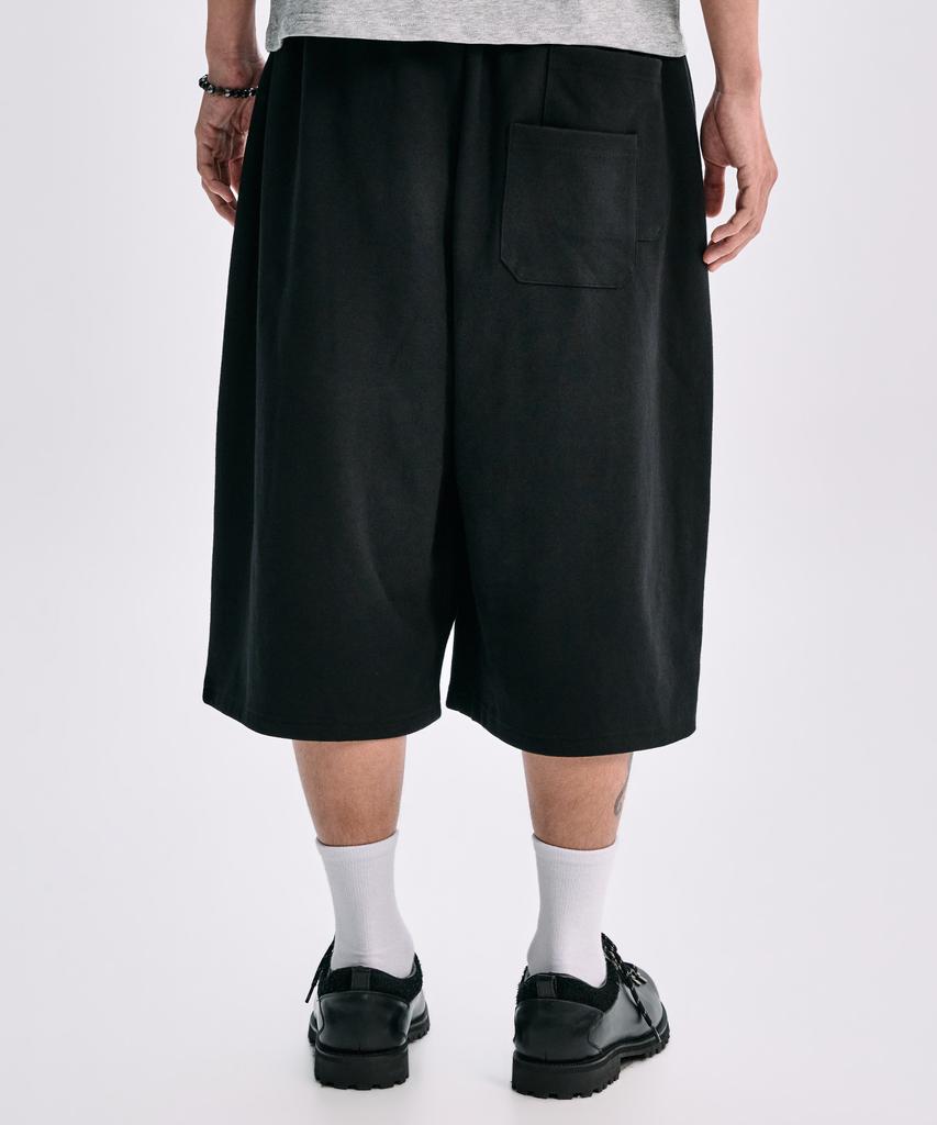 TAKEASY One-Pleat Dual-Pocket Sweat Shorts (Black)
