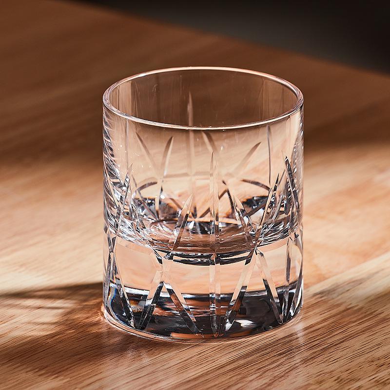 Handcarvat K9-kristallwhiskyglas - Lyxig Edo Kiriko Stjärnburst Design