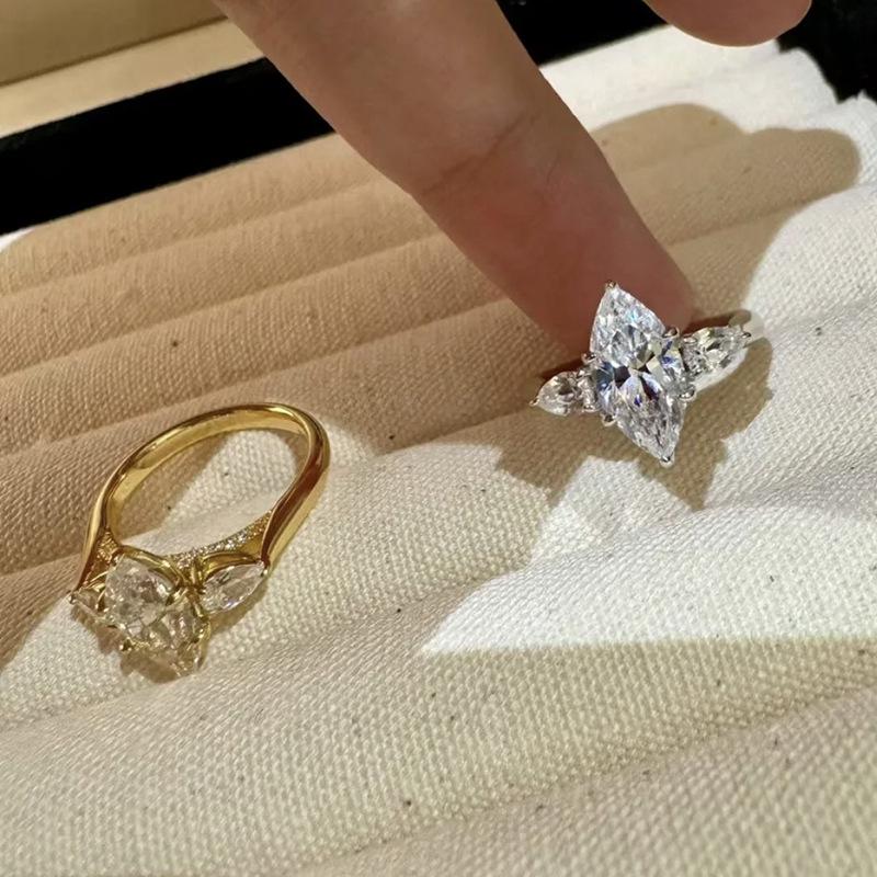 Zhuozhifan Women's S925 Sterling Silver Oval Cut Stone Two-Tone Gold and Silver Ring - Fashionable High-End Style